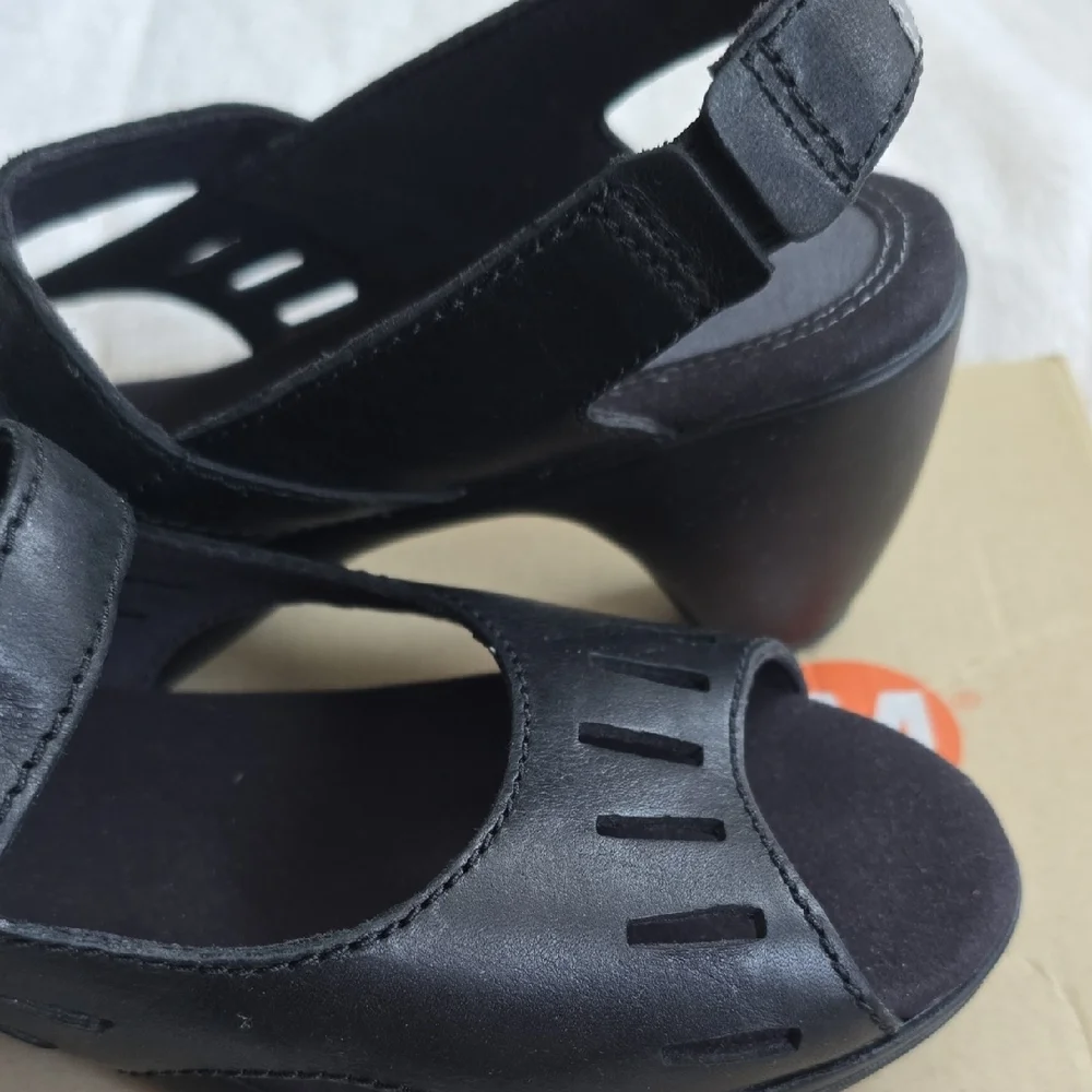 Merrell Women's Black Heeled Sandals
